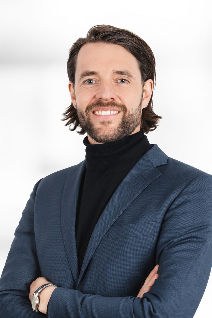 https://wellbeinggroup.de/wp-content/uploads/2025/07/qp_Portraits-9-720x1080.jpg